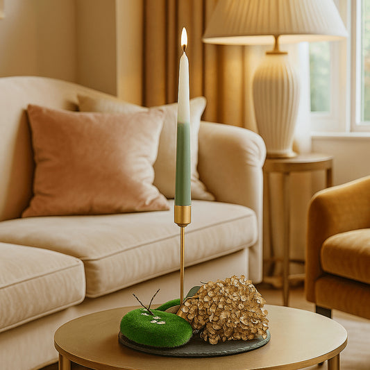 Einzigartiges Kerzengesteck auf einem Coachtisch von DesignmitGruen