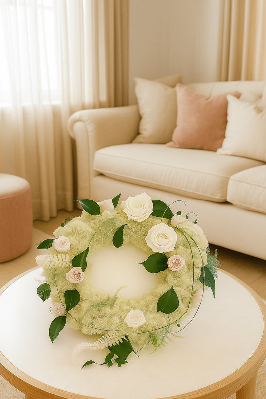 Blumenkranz von DesignmitGruen auf einem Couchtisch